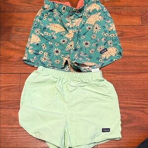 Patagonia kids baggies shorts size 5T two pairs green